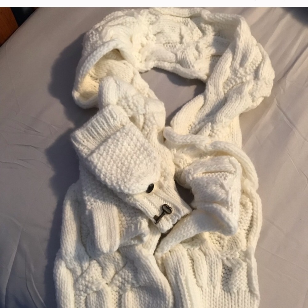 Fossil scarf, hat and mitten set